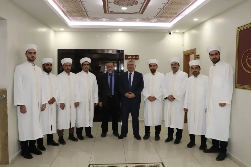 Cübbelerini takarak göreve başladılar  