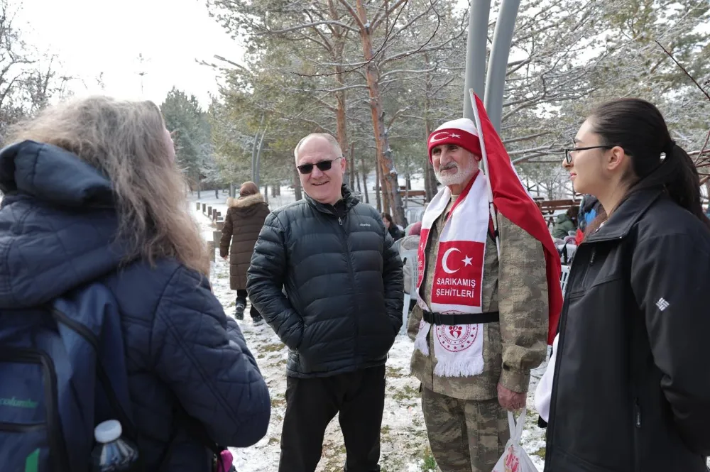 Bilgin, tıp öğrencileriyle Kardeşler’de   yürüdü