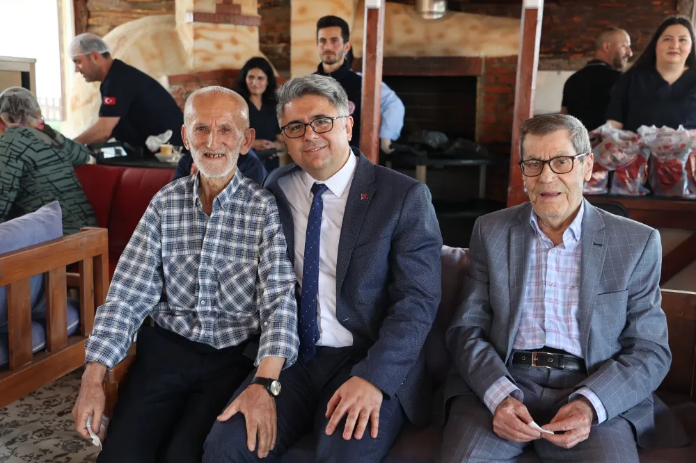 Şimşek, yaşlıları yalnız bırakmadı