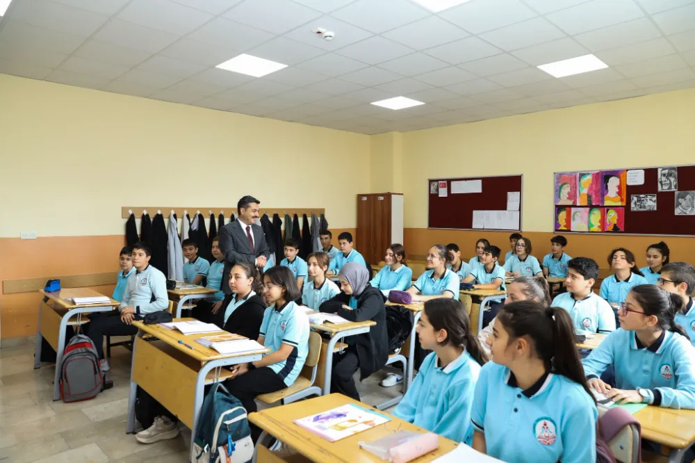 Fatih Erdoğan’dan Öğrencilere Tavsiye: Doğru Arkadaş Seçin, Bol Bol Kitap Okuyun