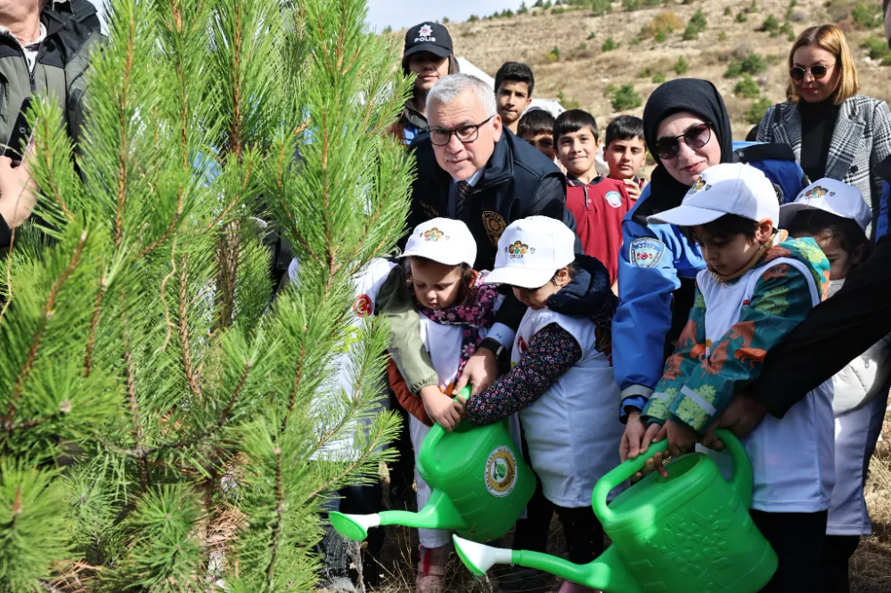 ÇOGEP Kapsamında Öğrencilerle Birlikte Fidanlar Toprakla Buluştu