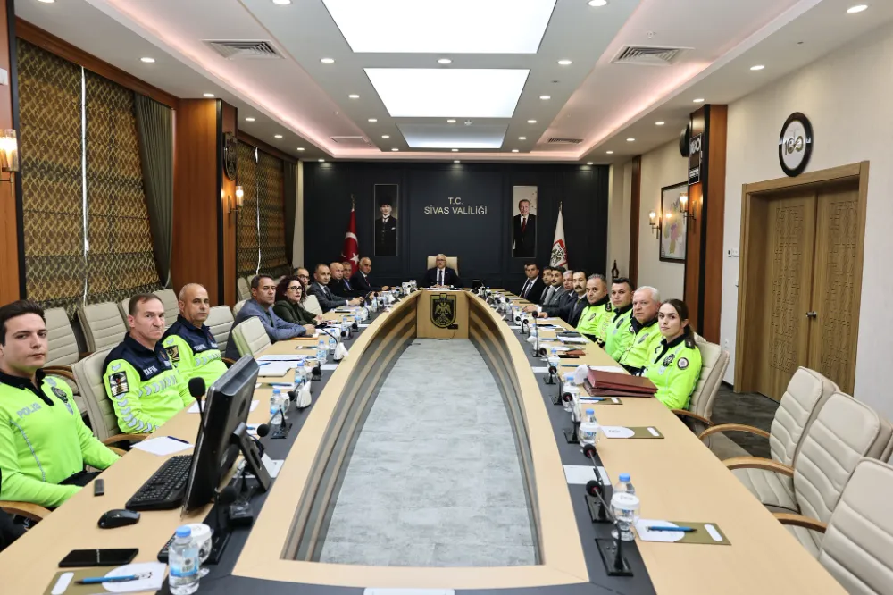 Sivas’ta Vali Şimşek Başkanlığında Hız Sınırı Standartları Masaya Yatırıldı
