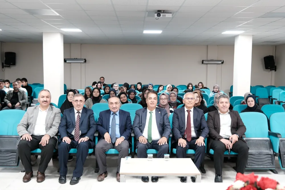 SCÜ Rektörü Prof. Dr. Ahmet Şengönül, İmam Hatip Liselerini Ziyaret Ederek Öğrencilerle Buluştu