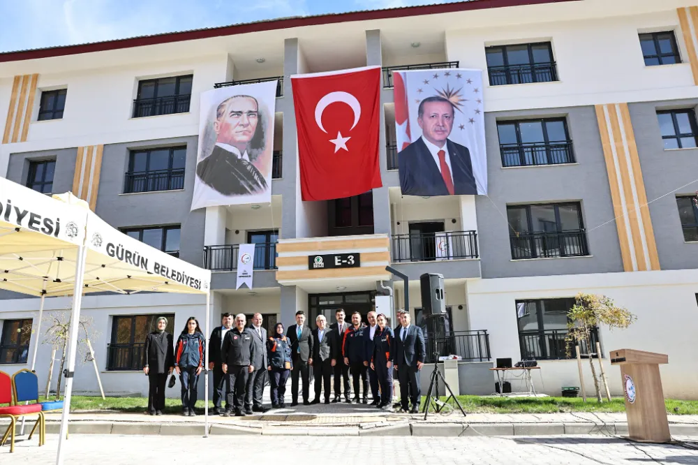 Gürün’de Deprem Konutları Hak Sahiplerine Teslim Edildi
