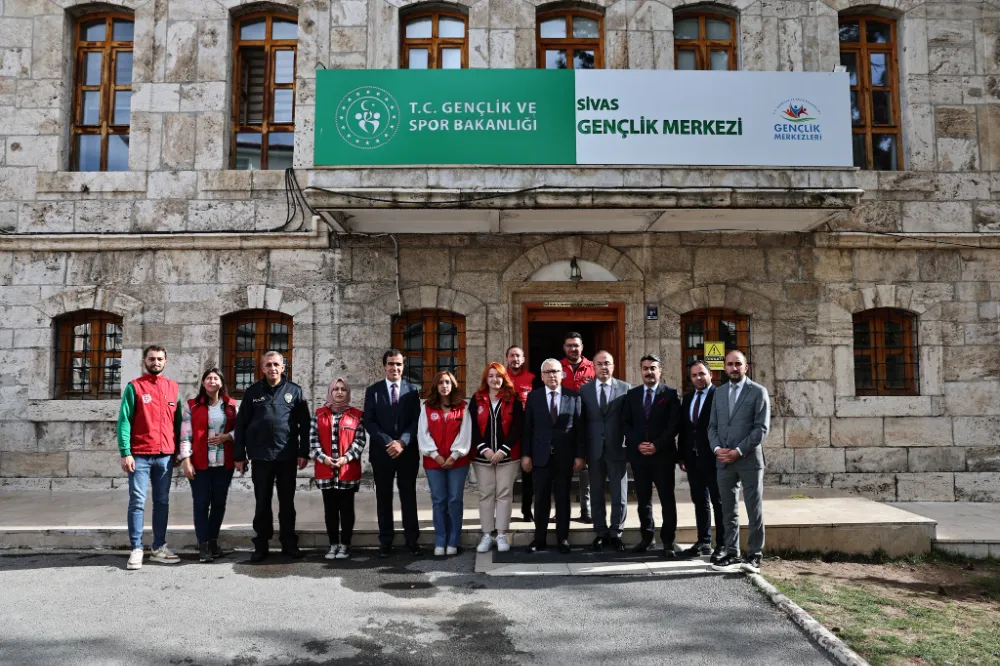 Vali Yılmaz Şimşek’ten Gençlik Merkezine Ziyaret