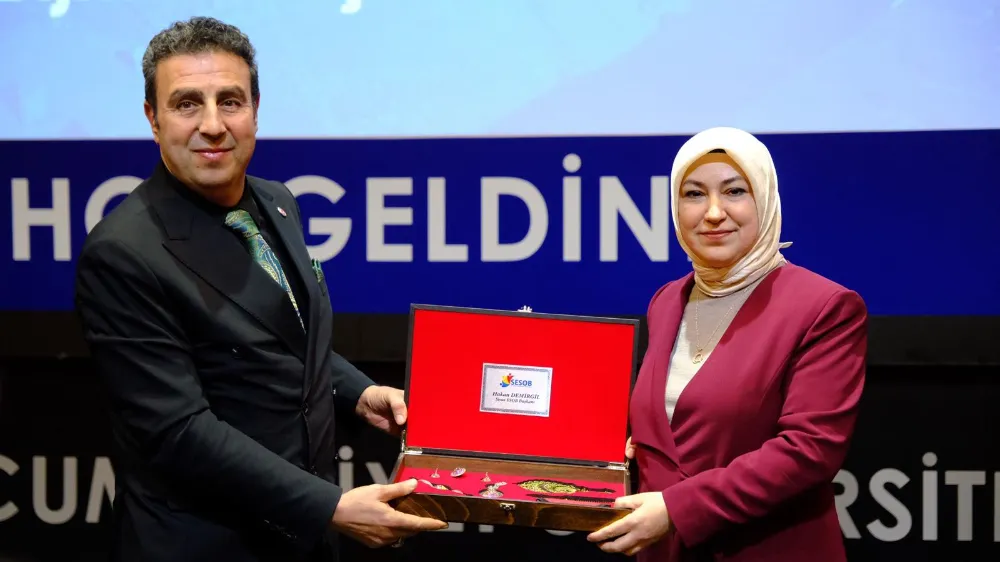 Esnaflar kep fırlatarak mezun oldu