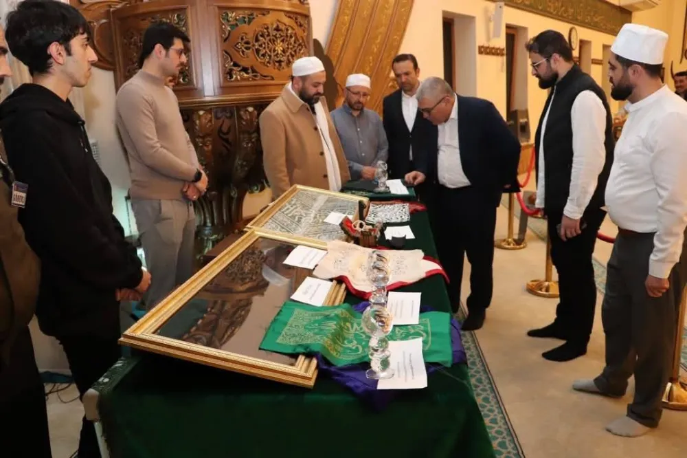 KADİR GECESİNDE CAMİİDE YER KALMADI