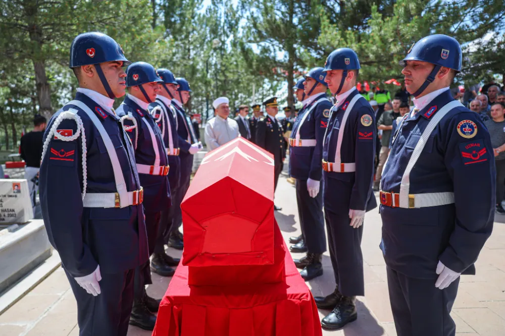 Şehidimiz gözyaşları içerisinde son yolculuğuna uğurlandı
