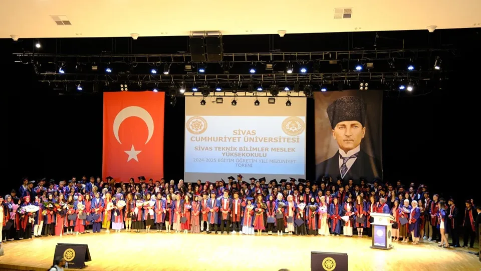 Sivas Cumhuriyet Üniversitesi Teknik Bilimler MYO’da Mezuniyet Coşkusu