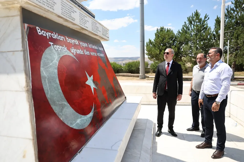 Garnizon Şehitliği   yenileniyor