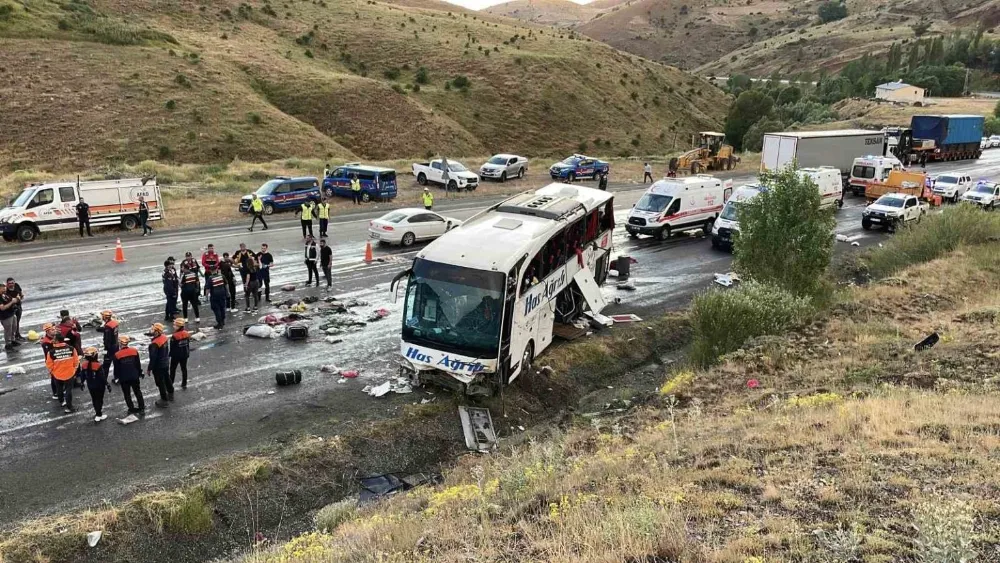 Sivas’ta feci kaza:  4 ölü, 40 yaralı 