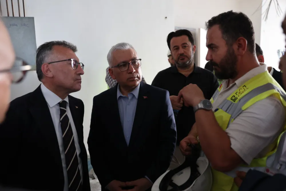 Vali Şimşek ve AK Parti Heyeti, Cumhuriyet Tıp Fakültesi Hastanesi İnşaatını İnceledi