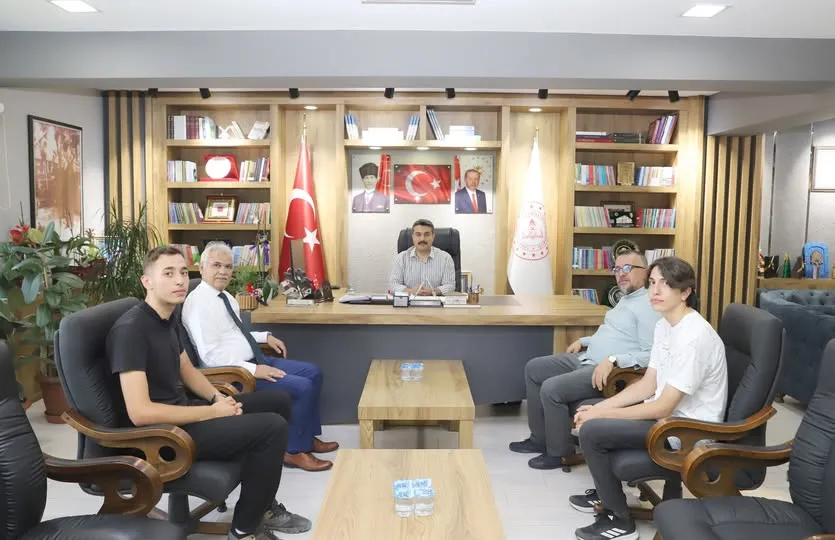 Sivaslı Gençler TEKNOFEST 2025 Sağlıkta Yapay Zekâ Finalinde Yarışacak