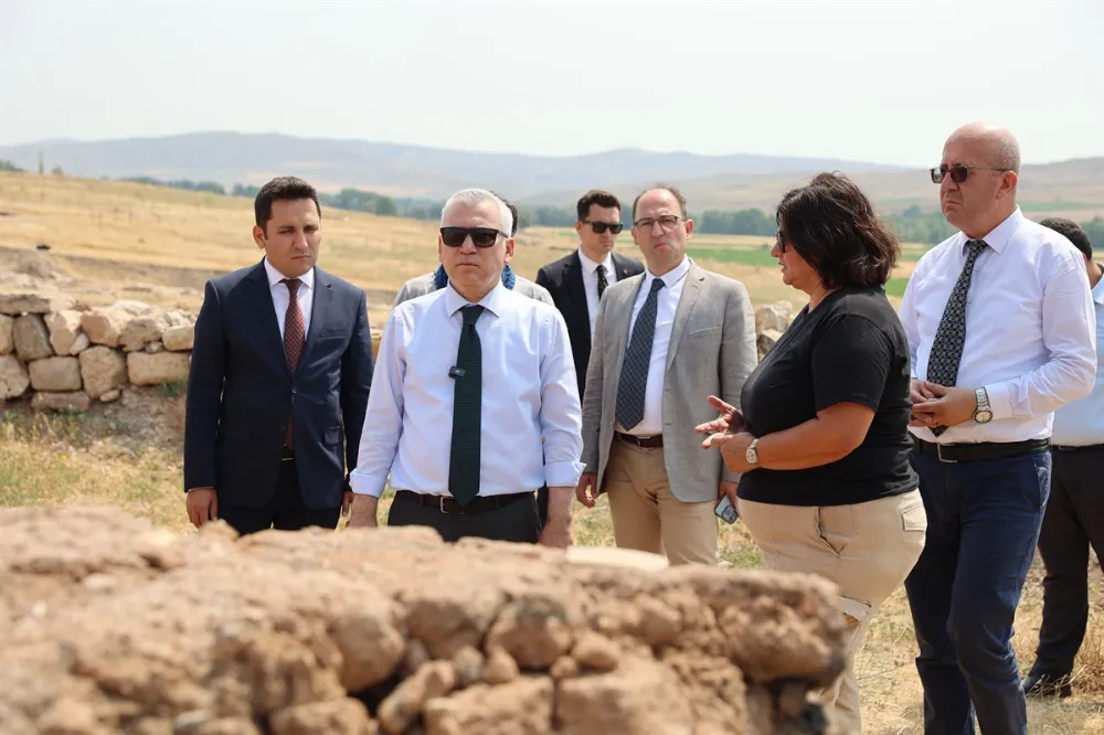Sivas’taki Kayalıpınar Kazıları Tarihe Işık Tutuyor: 1700 Eser Gün Yüzüne Çıktı