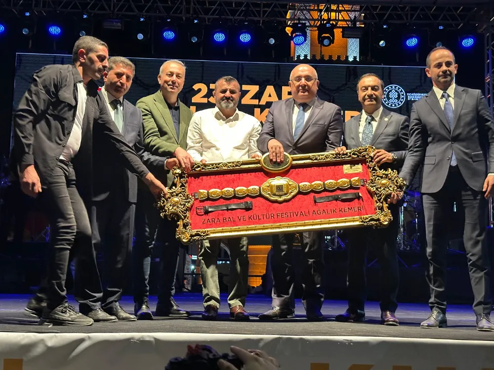  Adem Uzun, 23. Zara Bal ve Kültür Festivali’nde vatandaşlarla buluştu 