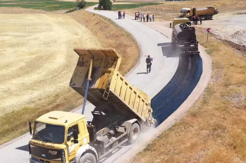 Sivas İl Özel İdaresi’nden Kırsalda Asfaltta Yenilikçi Hamle!