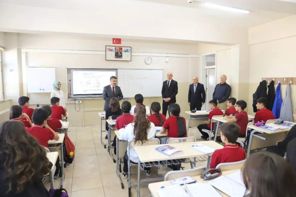 Yeni Müfredatın Uygulanması İçin Sahada: Fatih Erdoğan’dan Okul Ziyareti