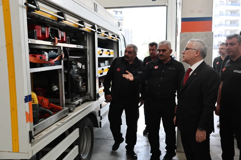 Şimşek, AFAD ekipmanlarını inceledi