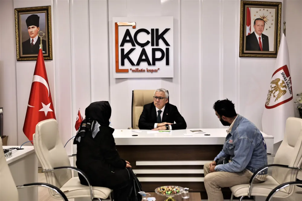 Sivas Valisi Yılmaz Şimşek, “Halk Günü”nde Vatandaşlarla Buluştu