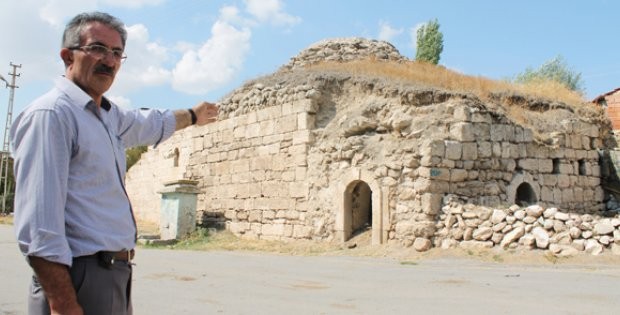 Bir Tarih Yok Oluyor